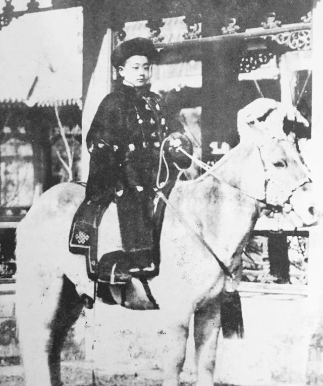 原创老照片图3三岁的溥仪在骑马图5慈禧喜欢的风流美男子