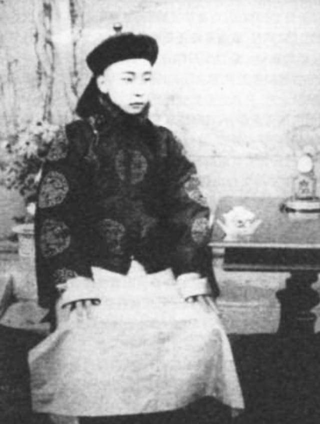 原创老照片图3三岁的溥仪在骑马图5慈禧喜欢的风流美男子