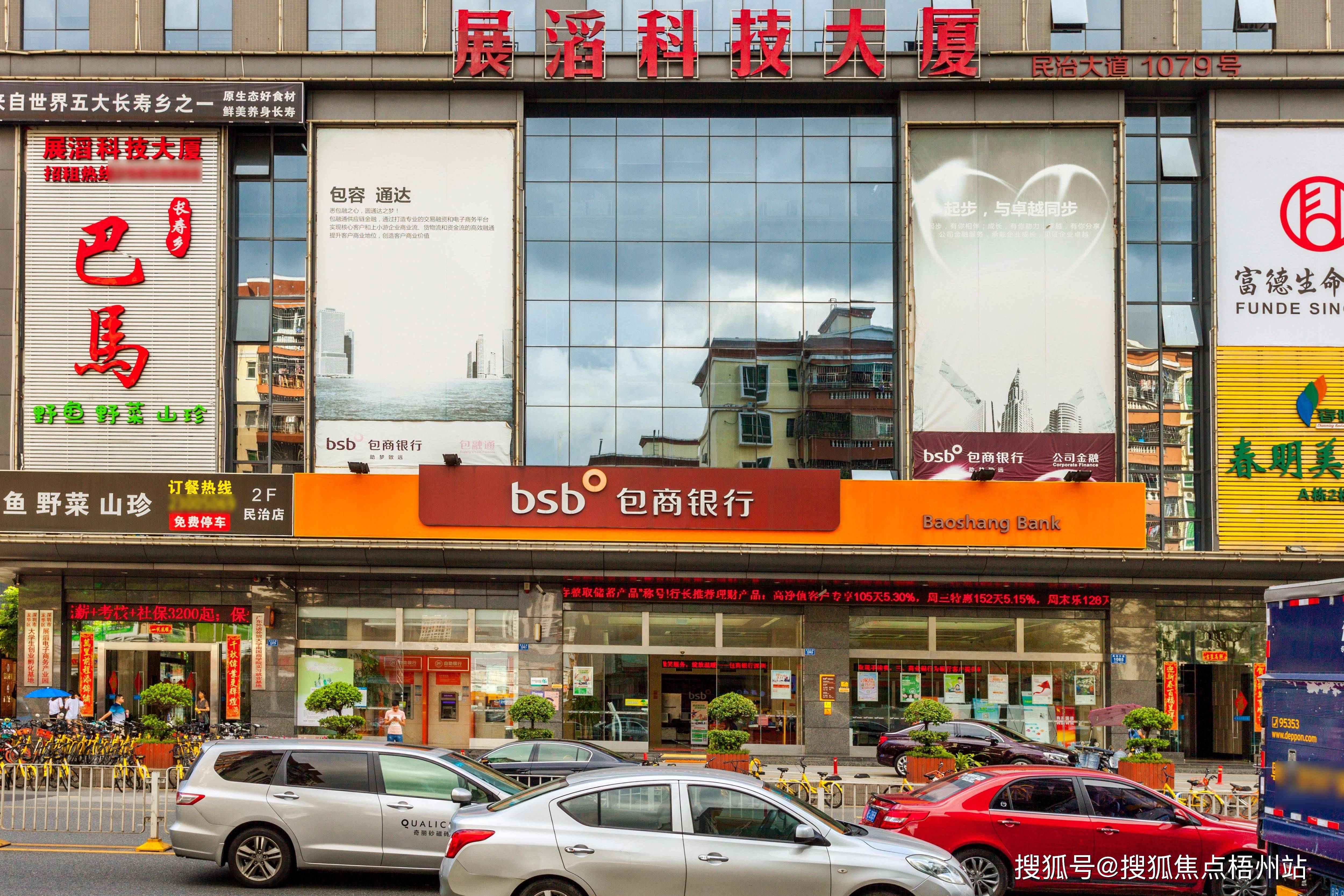 深圳展滔科技大厦租120人独立办公室精装修带家具交通便利可注册