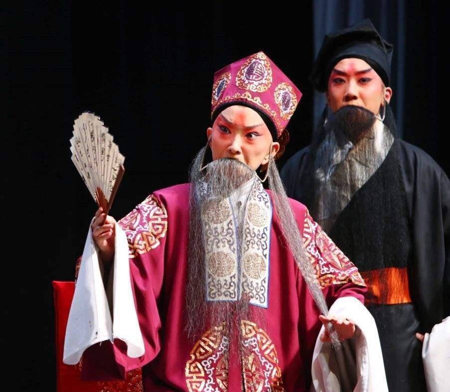 像上世纪九十年代杜近芳,袁世海, 童芷苓,赵燕侠,张春华等人挑班单干