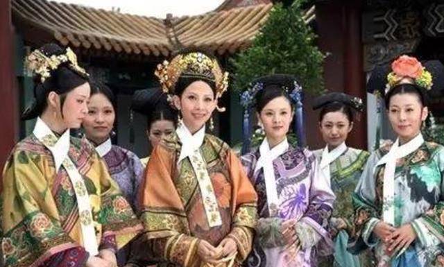 原创清朝时妃子为何会在脖子上挂白布条大部分原因是为了方便皇上