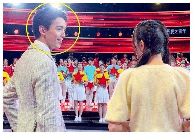 五四晚会揭秘吴磊迪丽热巴同台掀起惊艳回眸