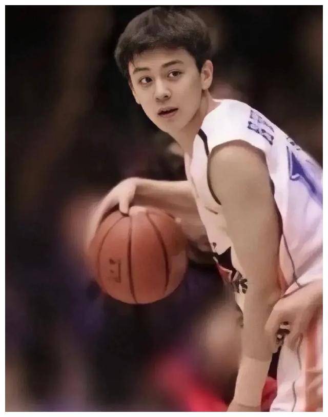 还是乒坛"藏獒"张继科,泳坛新星汪顺,以及篮球场上的"高富帅"杨鸣?