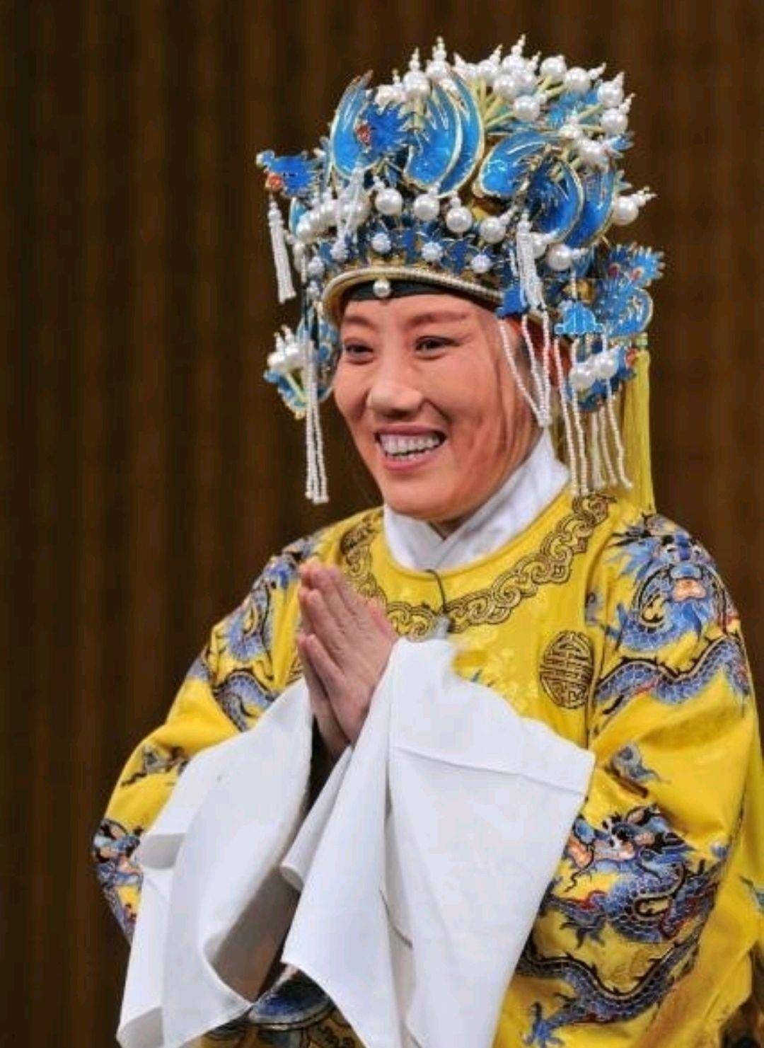 兰文云被排挤离开舞台,许多人还称其自找的,那李晓兰遭遇黑幕呢_京剧