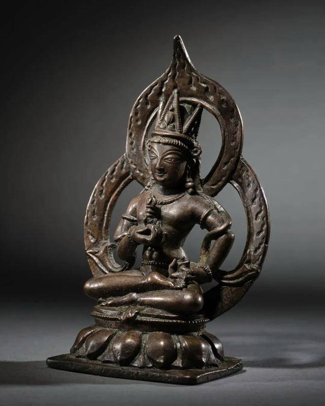 lot 810喜马拉雅西部 约十一世纪 金刚萨埵铜像高14厘米估价:800,000