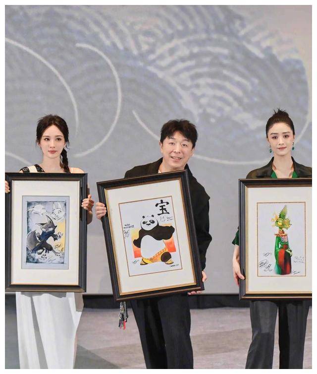 40岁蒋欣和37岁杨幂同框谁美有人颜值昙花一现有人越来越年轻