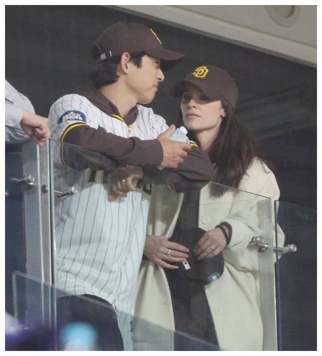 两对巨星夫妇玄彬孙艺珍宋仲基凯蒂同场秀恩爱堪称颜值盛宴