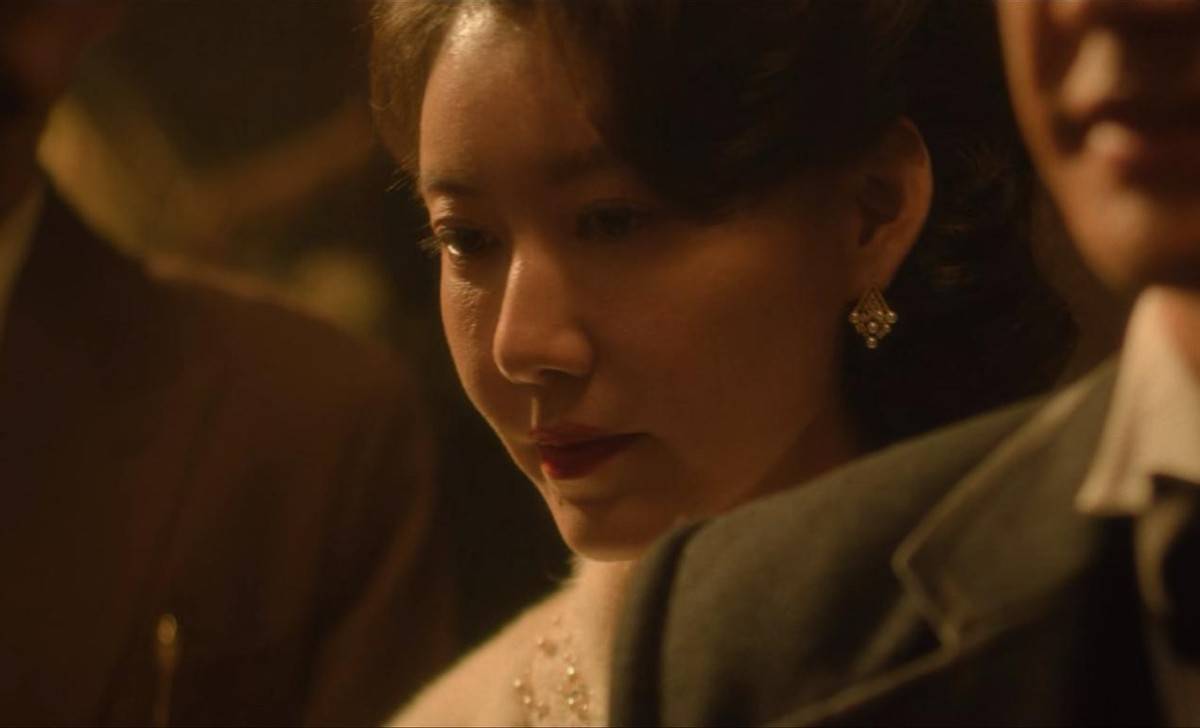 与李沁饰演的妹妹演对手戏时,苏辞书就像是一个温柔又体贴的长辈,即便