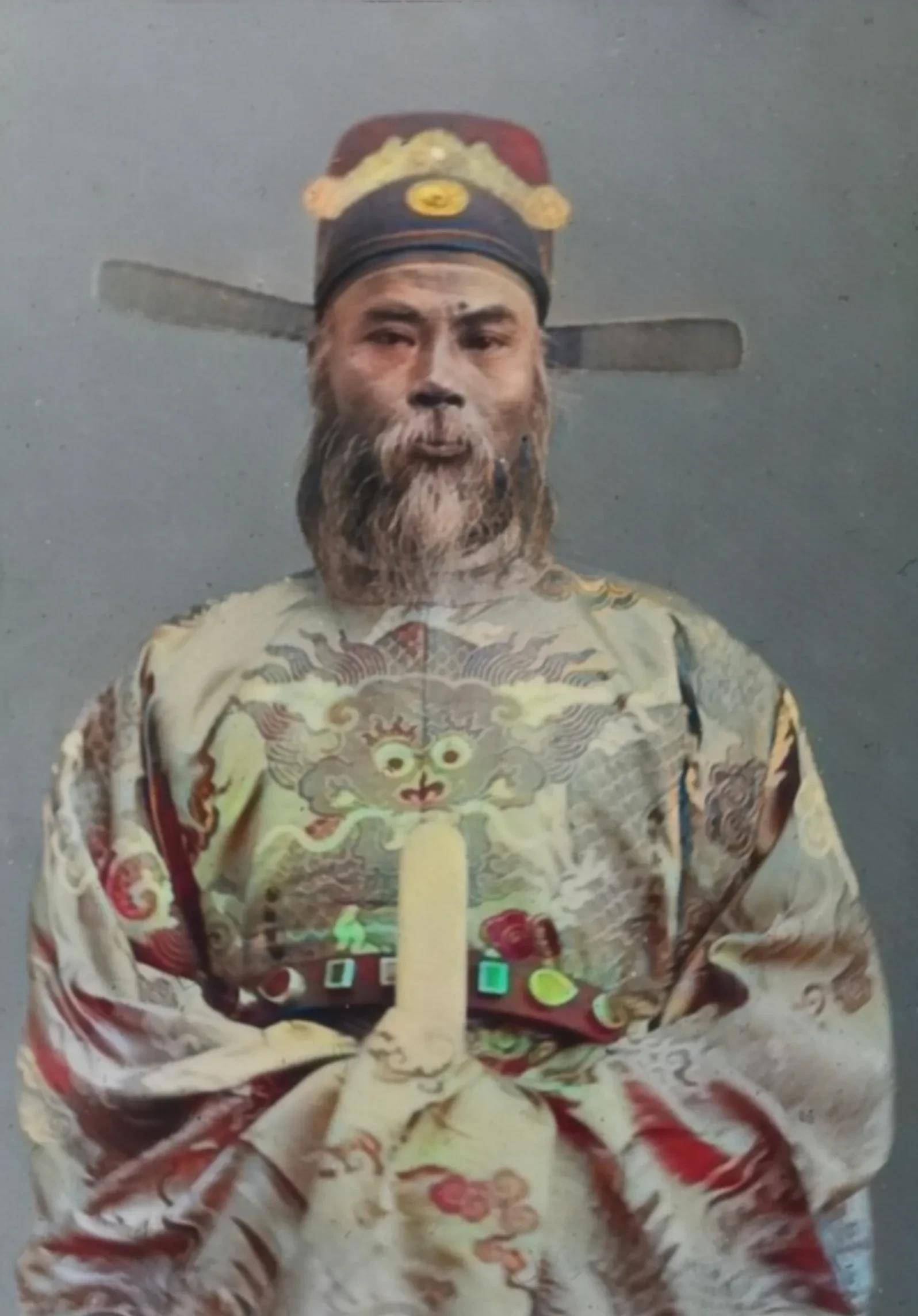 老照片:清朝时期的山东巡警,坐在炮弹上的美军士兵_越南_阮福_法国