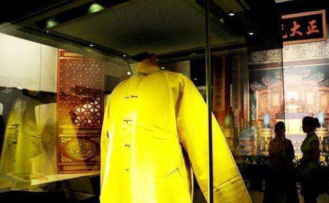 原创皇帝赏赐的黄马褂有什么用和珅有20多件为何仍被赐死