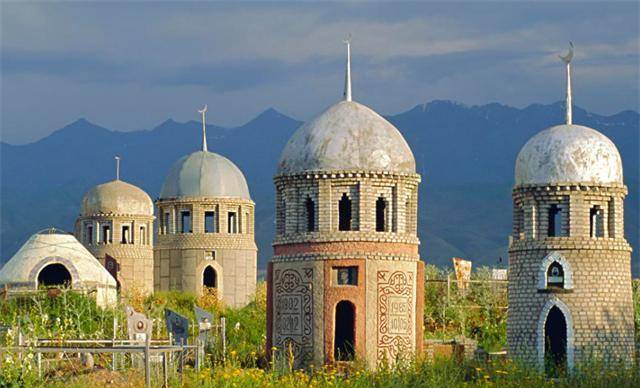 吉尔吉斯斯坦15年换20个总理自称汉朝后代拿史记编本国历史