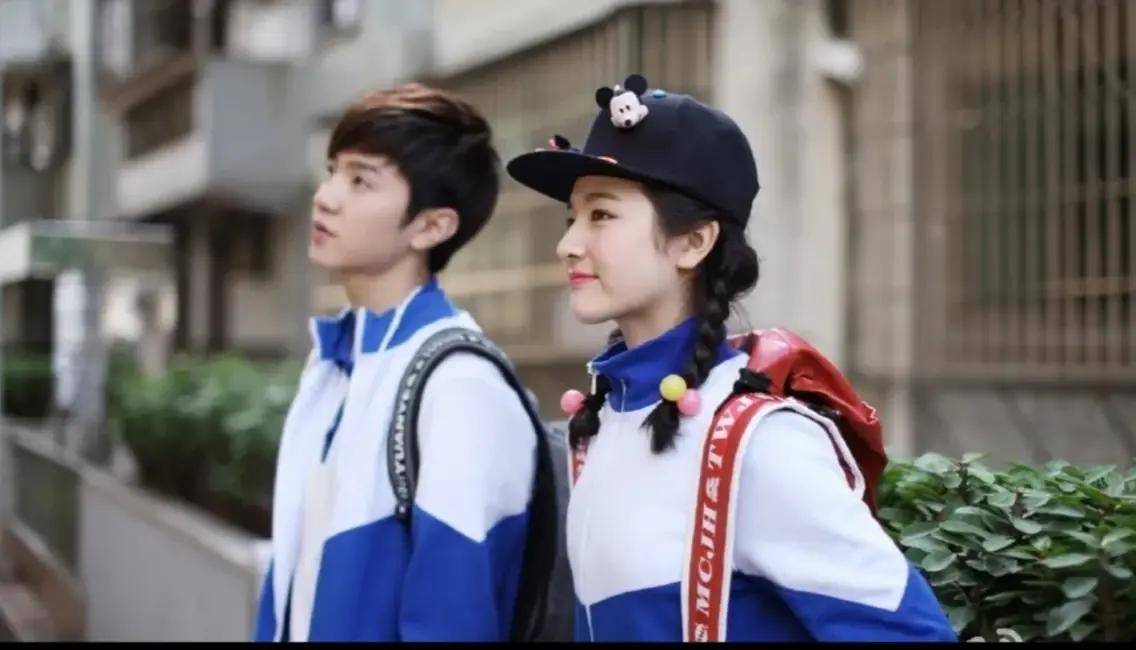 96年出生的陈哲远大学刚毕业,但他扮演的段柏文毫无违和感,他的演技