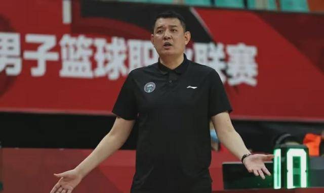 山东男篮应吸取教训,再请巩晓彬执教!