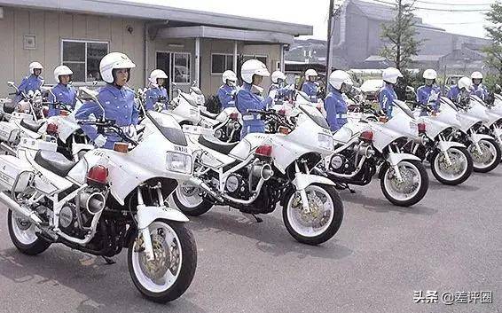 继fz750之后,这种设计理念被整合到fz250,fzx750,fzr400和其他自行车