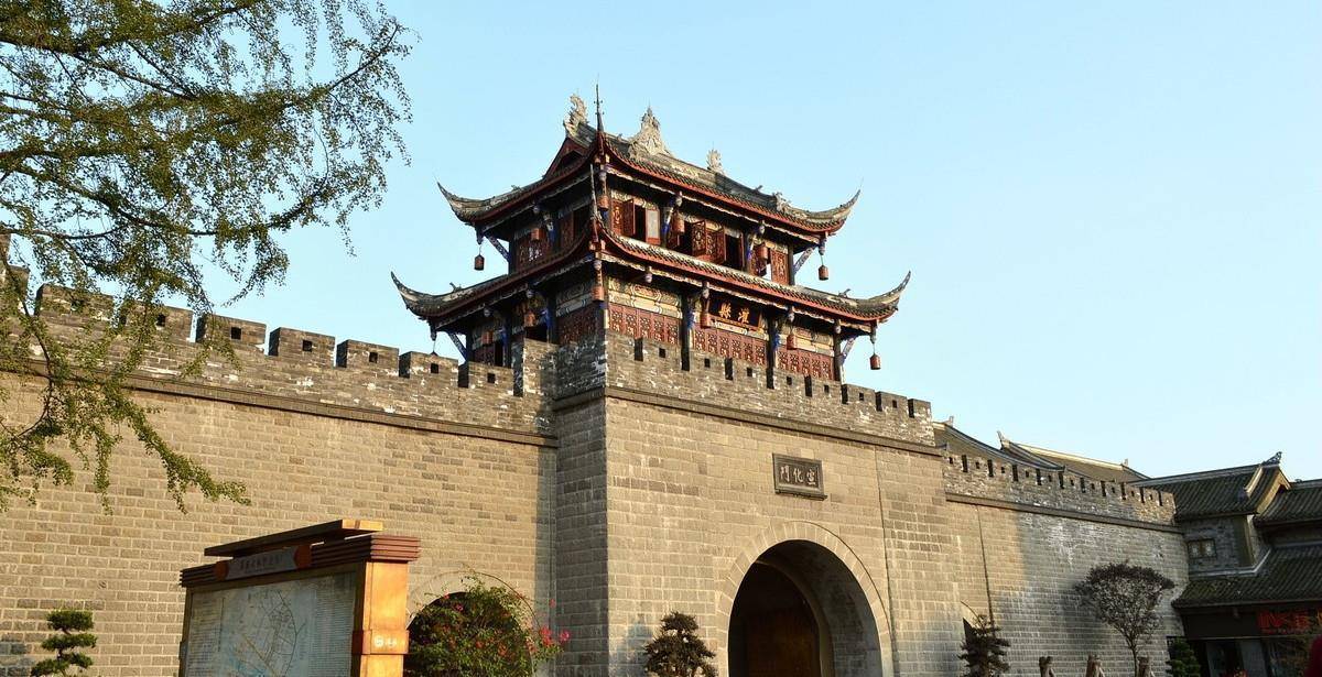 四川这个低调的历史古城,旁边就是世界遗产,被誉为是"小成都"_都江堰