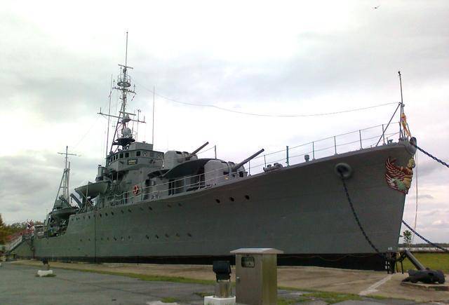 的另一个地名,该舰一直服役到1995年才退役,是泰国海军最长寿的舰艇