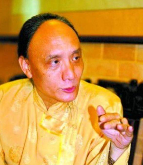 其中最为典型的就是爱新觉罗州棠,此人号称是多尔衮的第十世孙,是纯纯