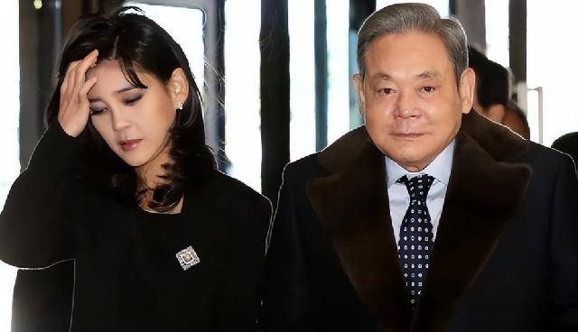 原创1999年三星公主不顾家人反对执意下嫁穷保安如今过得如何