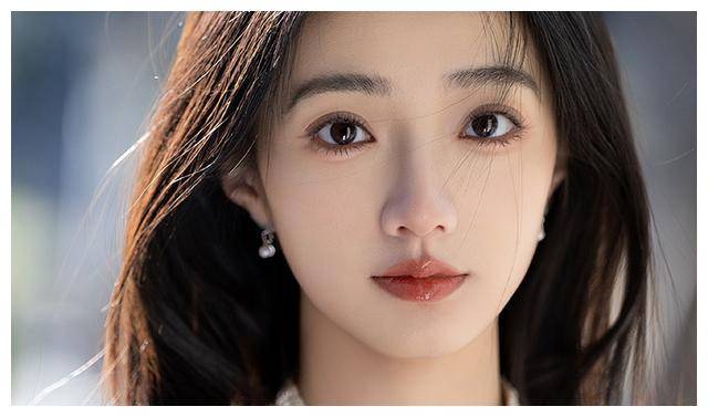 电视剧方面,黄羿更是有过多次精彩演出,比如《怒海潜沙》里的霍秀秀