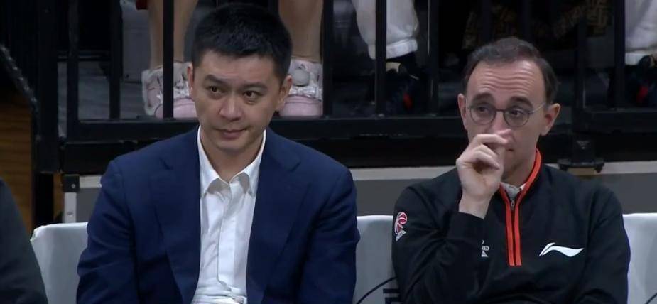 王星凯遭到了这位辽国少年的两次报复他伸腿绊倒了皇