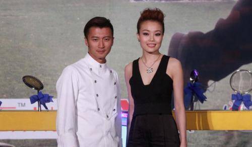 发现英皇已经有了两个大人物,谢霆锋和何嘉莉