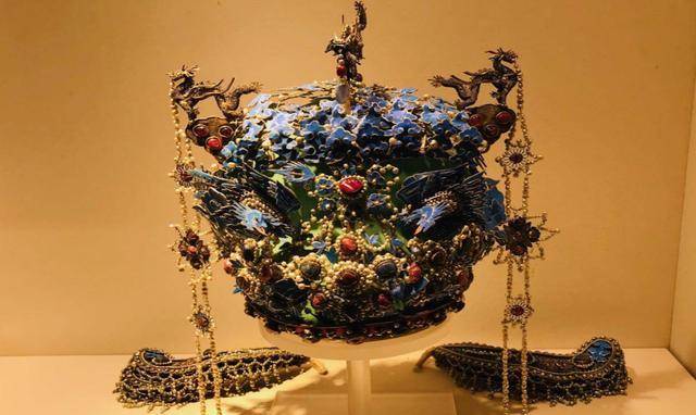 原创定陵出土的国家一级文物明孝端皇后的九龙九凤冠究竟有多奢华