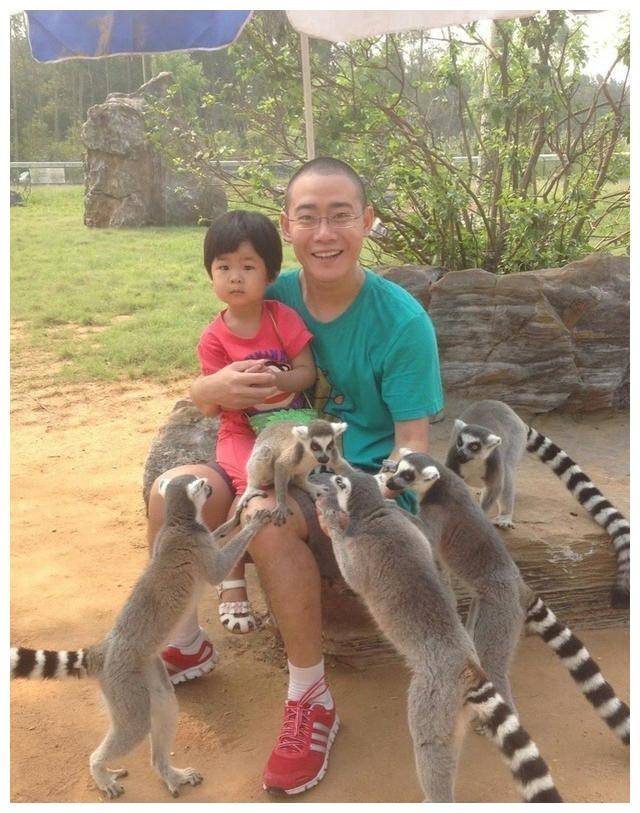 德云社名嘴栾云平,迈向40岁,照片揭童年风采,副总仍风华绝代.