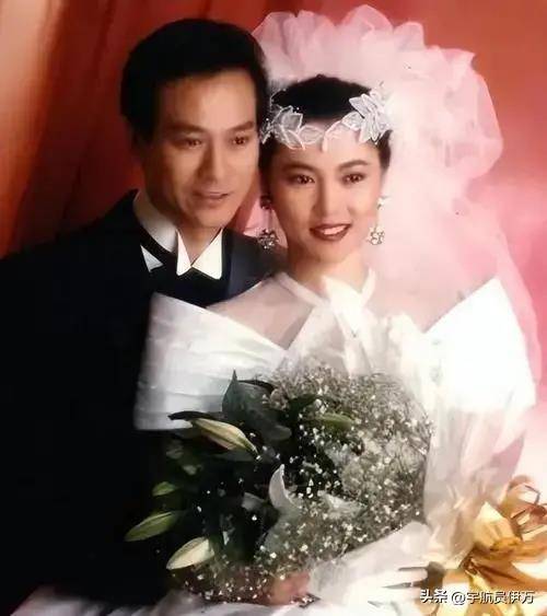 原创郑少秋4段情史4个女儿靠妻子上位却抛妻弃女如今风光不再