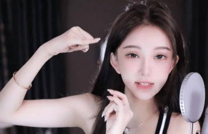 原创南妹儿不满足大哥的要求收入下滑陷入低谷期粉丝劝她找个老头嫁了