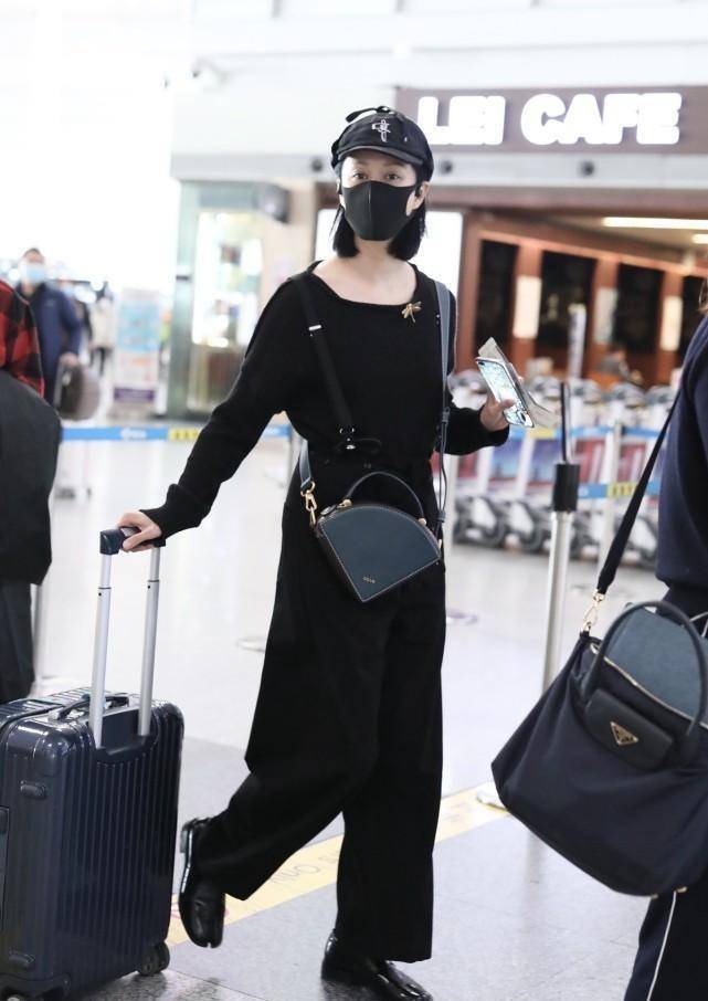 原创倪虹洁的衣品真有谱苹果绿连体短裤好清新素颜也这么嫩