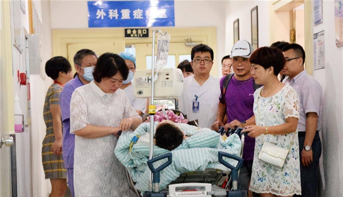 原创洋女婿死后捐器官救6人所有亲戚床前鞠躬妻子穿上旗袍