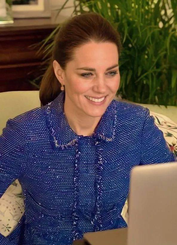 原创凯特王妃工作新照曝光一套衣服从12年穿到21年太节俭威廉捡到宝了