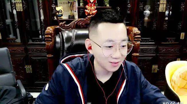 yy神豪"jimmy"太豪横,为面子开通4个国王,一月不到消费300万_大哥