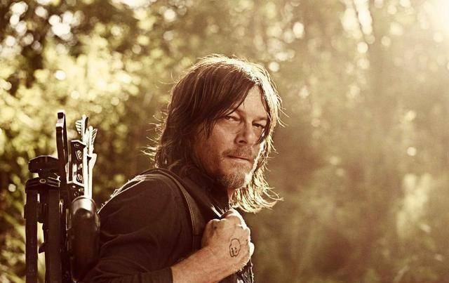 原创《行尸走肉》12年历程结束,大结局拍摄期间"弩哥"受伤脑震荡_诺曼