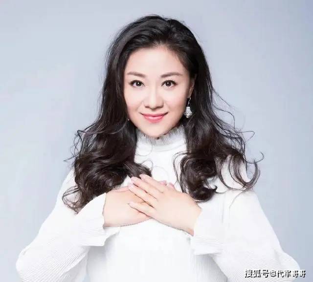 原创歌唱家王丽达嫁给汤子星婚后12年生一子如今生活美满幸福