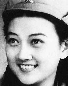 《海鹰》之后,他们又合作拍摄了电影《野火春风斗古城》,两次合作都