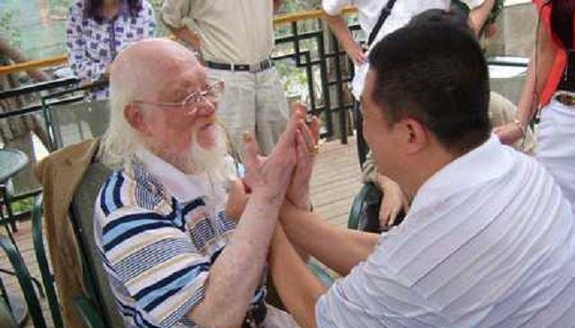 他手劈美国上将保镖,独创"养生功"活到119,霍元甲也很敬重他_吕紫剑