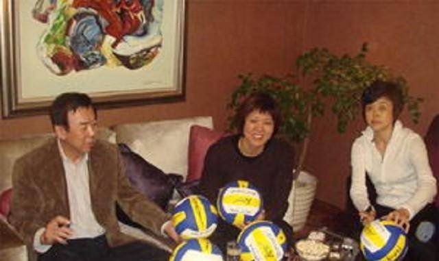 原创2019年袁伟民与老女排齐聚孙晋芳率12人捧场得意弟子郎平缺席