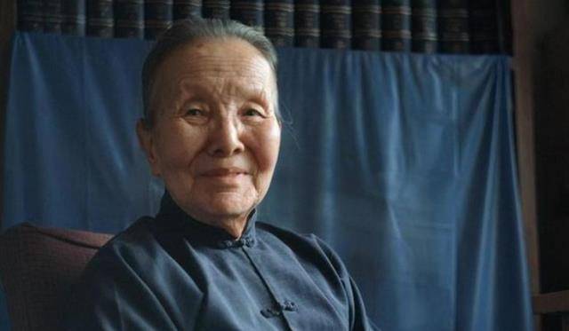 原创冰心当年在清华有多受欢迎季羡林回忆她讲课往事悚然而听