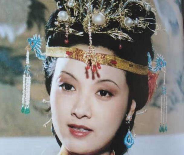 原创《红楼梦》中可怜的三个人,最后一个让人意外_贾母_鸳鸯_王熙凤