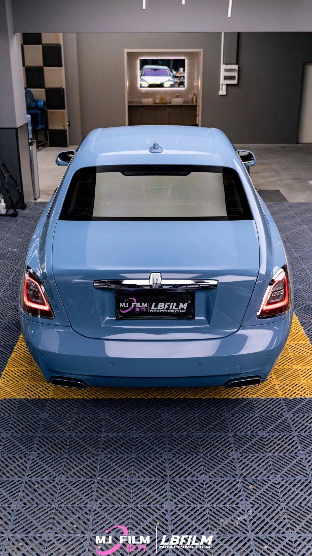 劳斯莱斯lb改色膜原厂漆瓷器蓝恰到好处的蓝色调