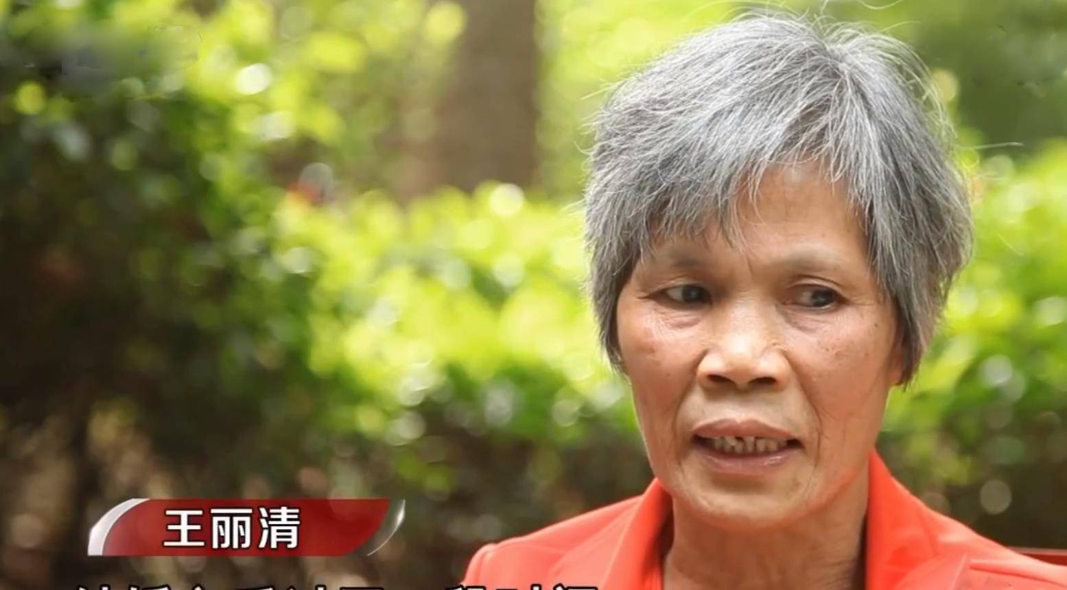 下一秒,王丽清又拿着树枝抽打黄文娟,多次殴打过后,黄文娟渐渐地"消停