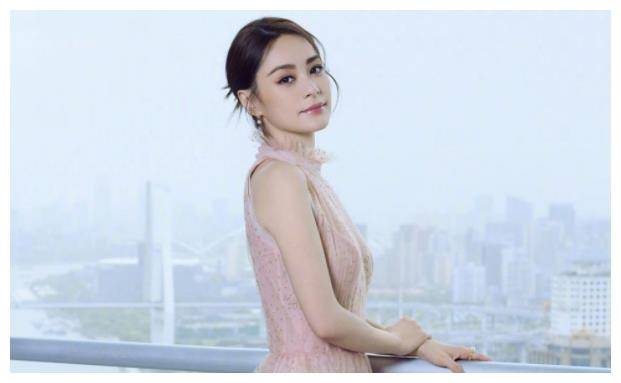 容祖儿与阿娇阿sa在新加坡偶遇全场瞩目容祖儿尽显魅力