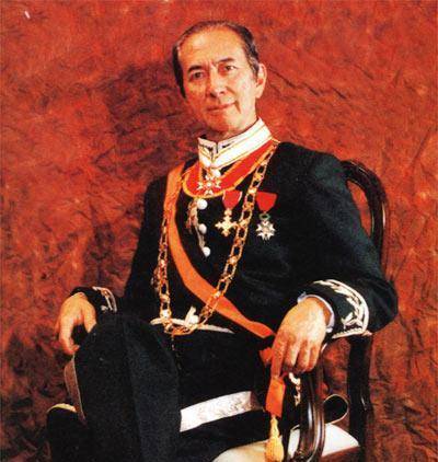 1953年,何鸿燊回到香港,这时候他已经集聚了几百万财富,开始进入被称