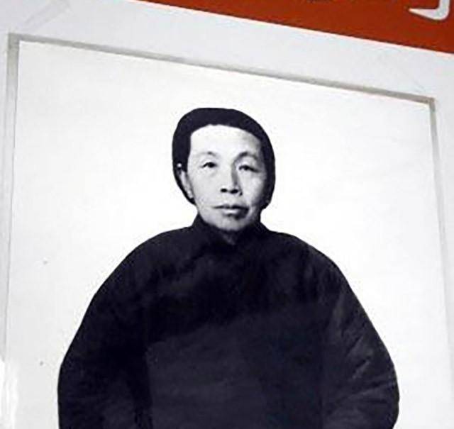 88岁老人去世29年肉身不腐,遗体安放在屋子里,多人前来参观_周凤臣