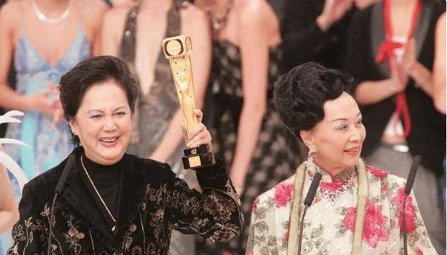 原创tvb奶奶专业户年轻时美貌堪比赫本拍戏百部获终身成就奖