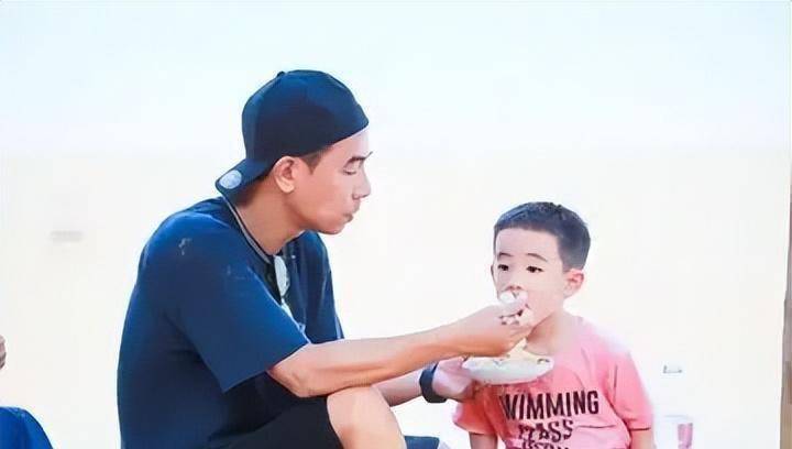 原创《爸爸去哪儿》开播9周年,8个被穷养的儿子,差距出来了_jasper