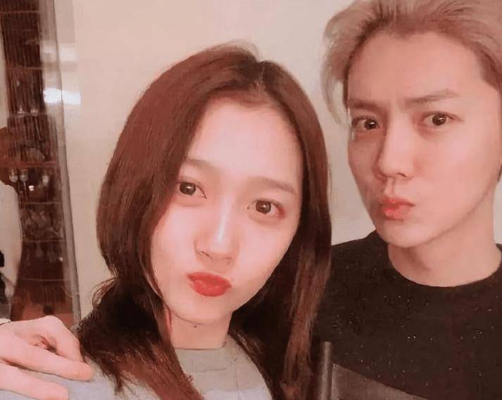 原创被问鹿晗追了你多久关晓彤耿直说了一句话全网女生酸了