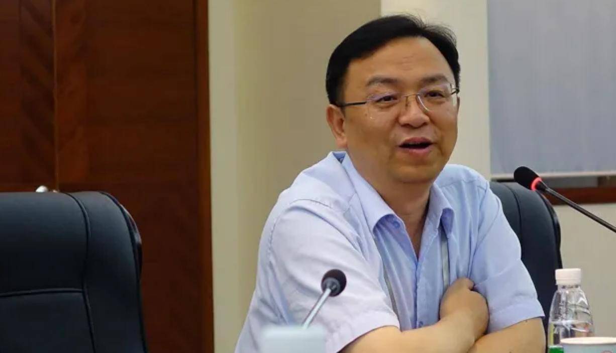 原创王传福13岁丧父15岁丧母嫂子借钱卖嫁妆供其读书身家百亿