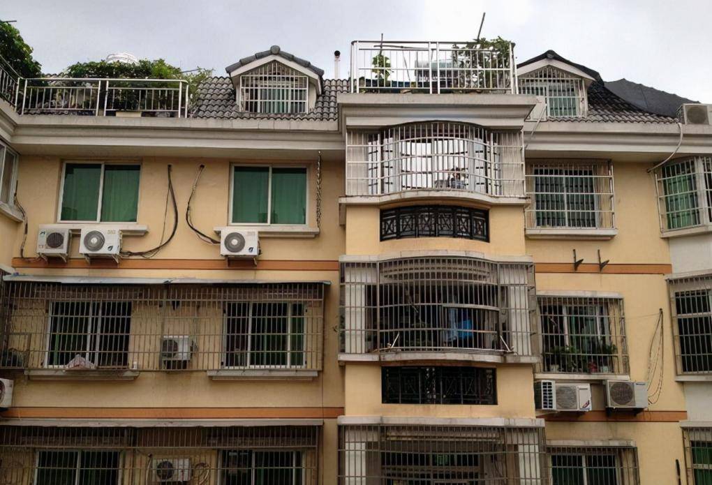 原创揭秘凶宅试睡员工资按分计日入2000夜宿凶宅必带手电筒